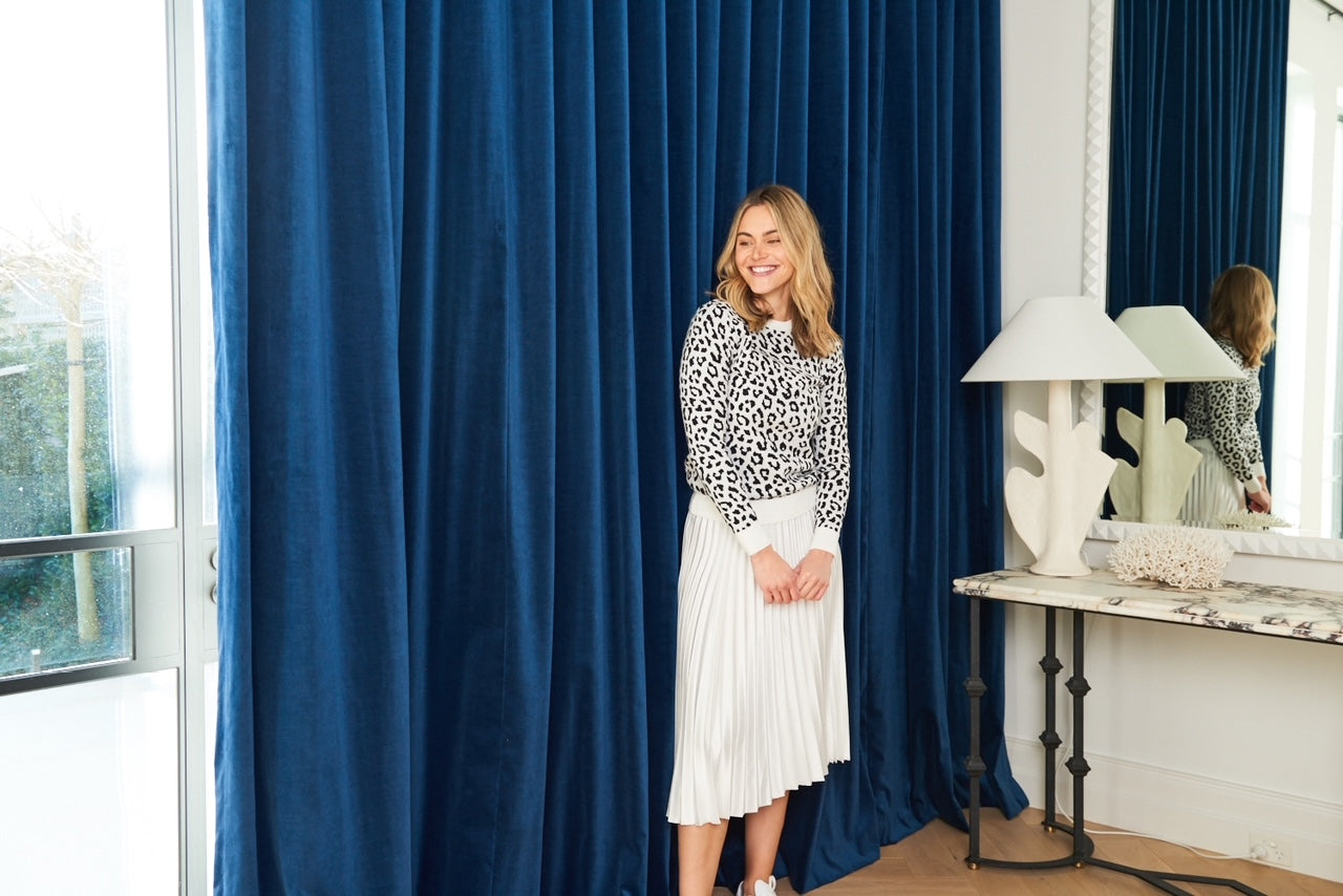 Animal Knit - White Neck